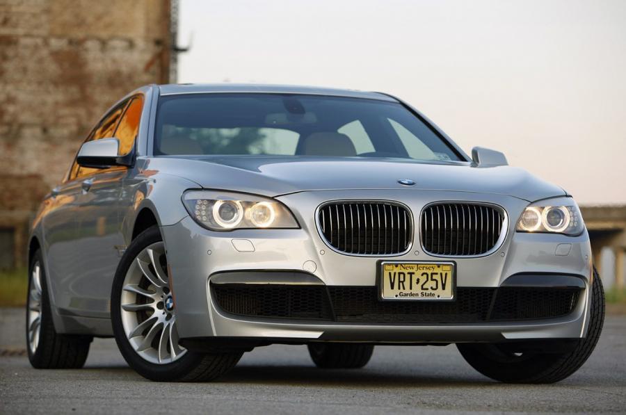  BMW 740Li 2011 года  (фото 37 из 48)